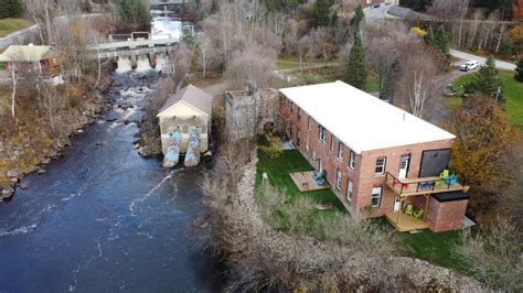 Find hotels in Burk's Falls from CA $60 .